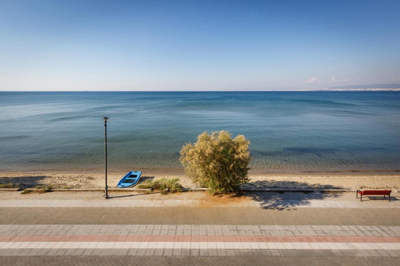 Metaxa Seafront Apartment Peraia  Bagian luar foto